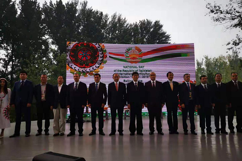 中亚友谊丝路新风采 -李若弘在“塔吉克斯坦国家日”